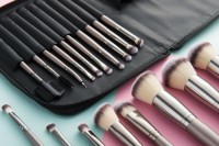 High-Quality Professional Synthetic Hair Makeup Brush Set with Zipper Pouch