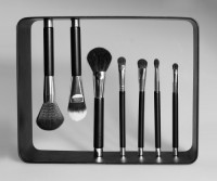 New Magnetic Stand up 7PCS Cosmetic Makeup Brush Set