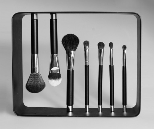 New Magnetic Stand up 7PCS Cosmetic Makeup Brush Set