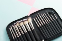 High-Quality Professional Synthetic Hair Makeup Brush Set with Zipper Pouch