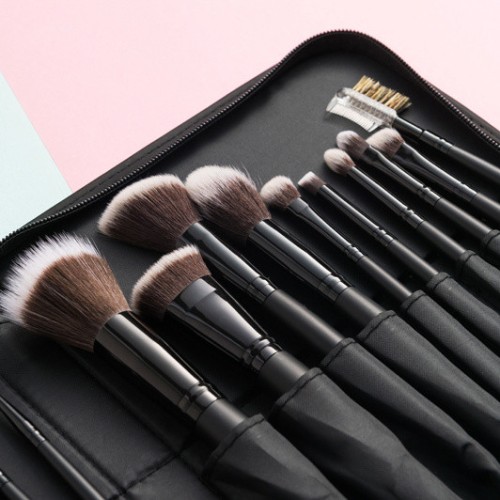 Versatile 20-Piece Makeup Brush Set with Pouch