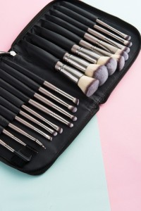 High-Quality Professional Synthetic Hair Makeup Brush Set with Zipper Pouch